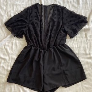 Black romper with sleeves - Size 8/10